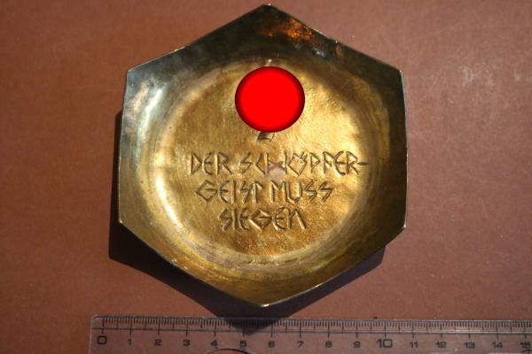 Einzelstück ?  selbstgemachte alte Messingschale mit HJ-Spruch und Rune